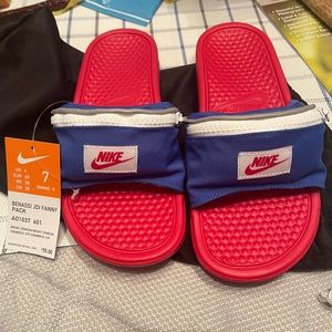 Nike Fannypack slides